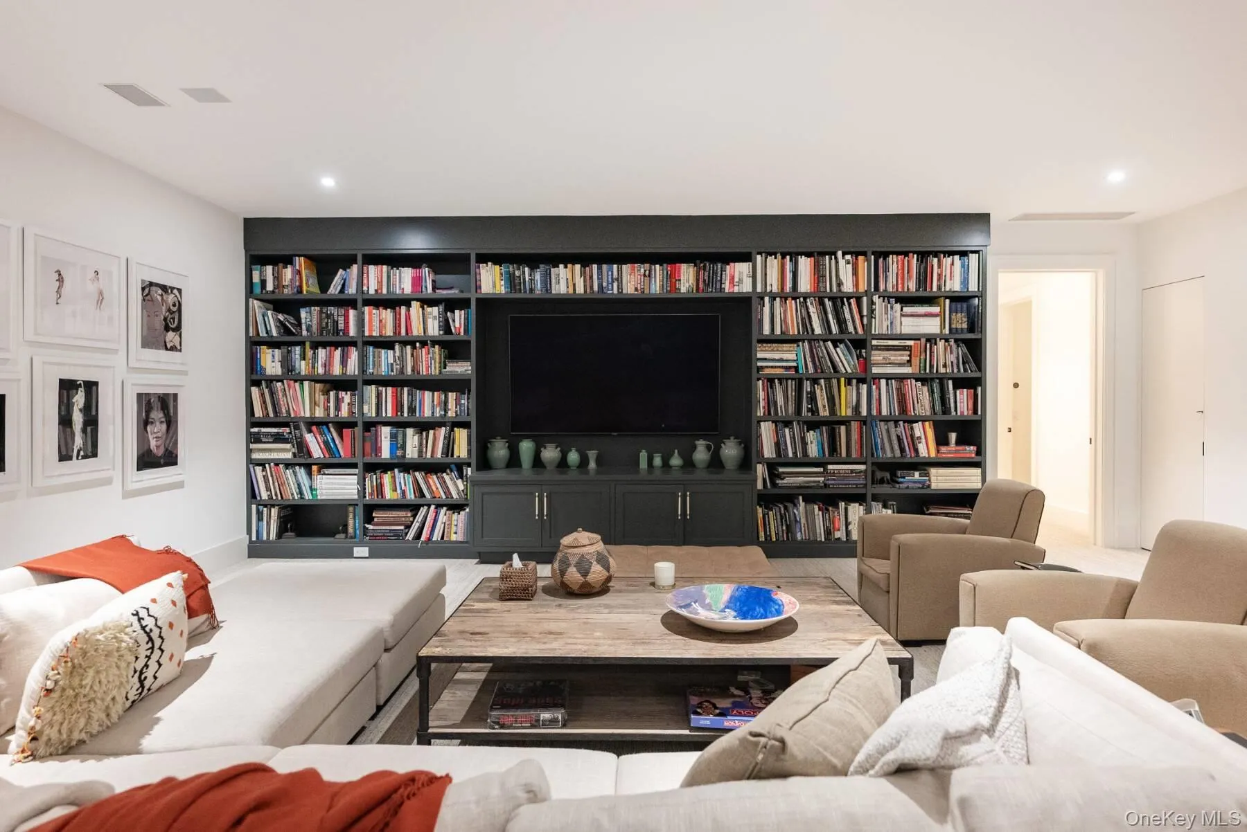 571 Pauls Lane, Southampton, NY, 7 Bedrooms Bedrooms, 15 Rooms Rooms,7 BathroomsBathrooms,Residential Lease,For Rent,Pauls,0,971552 571 Pauls Lane, Southampton, NY, 7 Bedrooms Bedrooms, 15 Rooms Rooms,7 BathroomsBathrooms,Residential Lease,For Rent,Pauls,0,971552