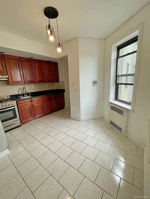 4037 77th Street, New York, NY, 1 Bedroom Bedrooms, 4 Rooms Rooms,1 BathroomBathrooms,Residential Lease,For Rent,77th,0,971553 4037 77th Street, New York, NY, 1 Bedroom Bedrooms, 4 Rooms Rooms,1 BathroomBathrooms,Residential Lease,For Rent,77th,0,971553