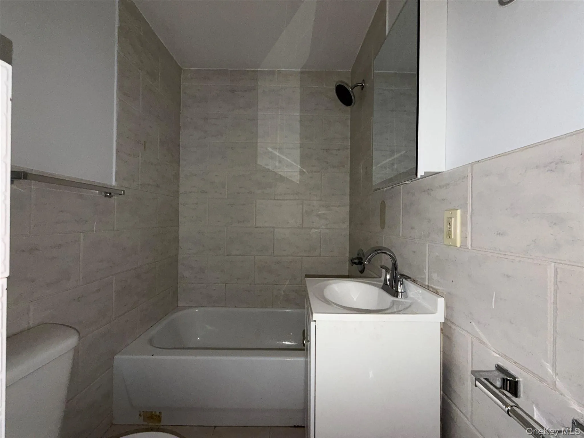 2381 Belmont Avenue, New York, NY, 3 Bedrooms Bedrooms, 6 Rooms Rooms,1 BathroomBathrooms,Residential Lease,For Rent,Belmont,0,971560 2381 Belmont Avenue, New York, NY, 3 Bedrooms Bedrooms, 6 Rooms Rooms,1 BathroomBathrooms,Residential Lease,For Rent,Belmont,0,971560