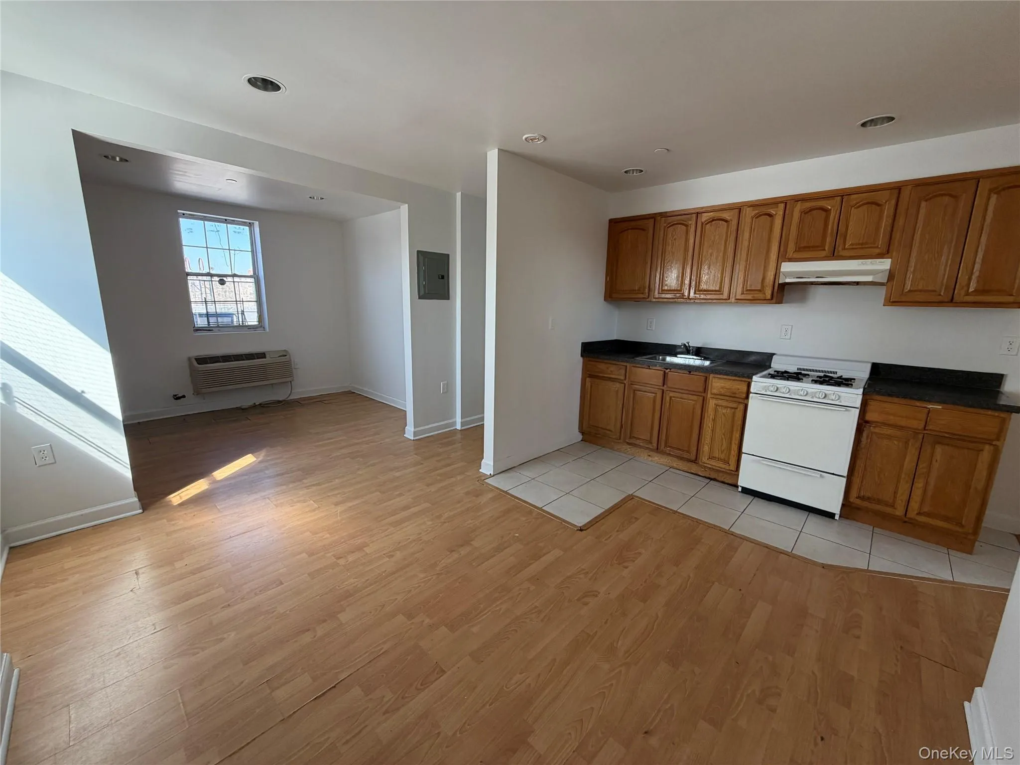 2381 Belmont Avenue, New York, NY, 3 Bedrooms Bedrooms, 6 Rooms Rooms,1 BathroomBathrooms,Residential Lease,For Rent,Belmont,0,971560 2381 Belmont Avenue, New York, NY, 3 Bedrooms Bedrooms, 6 Rooms Rooms,1 BathroomBathrooms,Residential Lease,For Rent,Belmont,0,971560