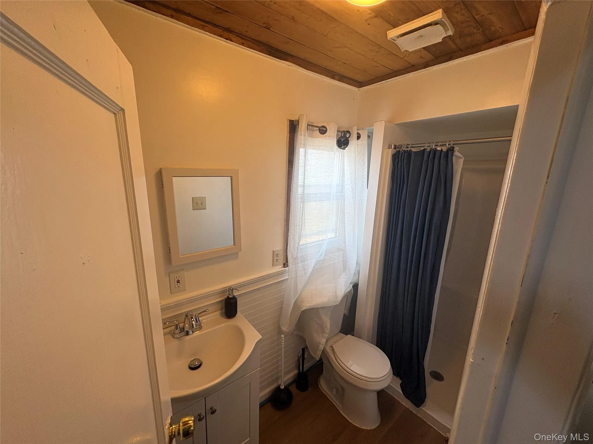 Full bathroom with natural light Full bathroom with natural light