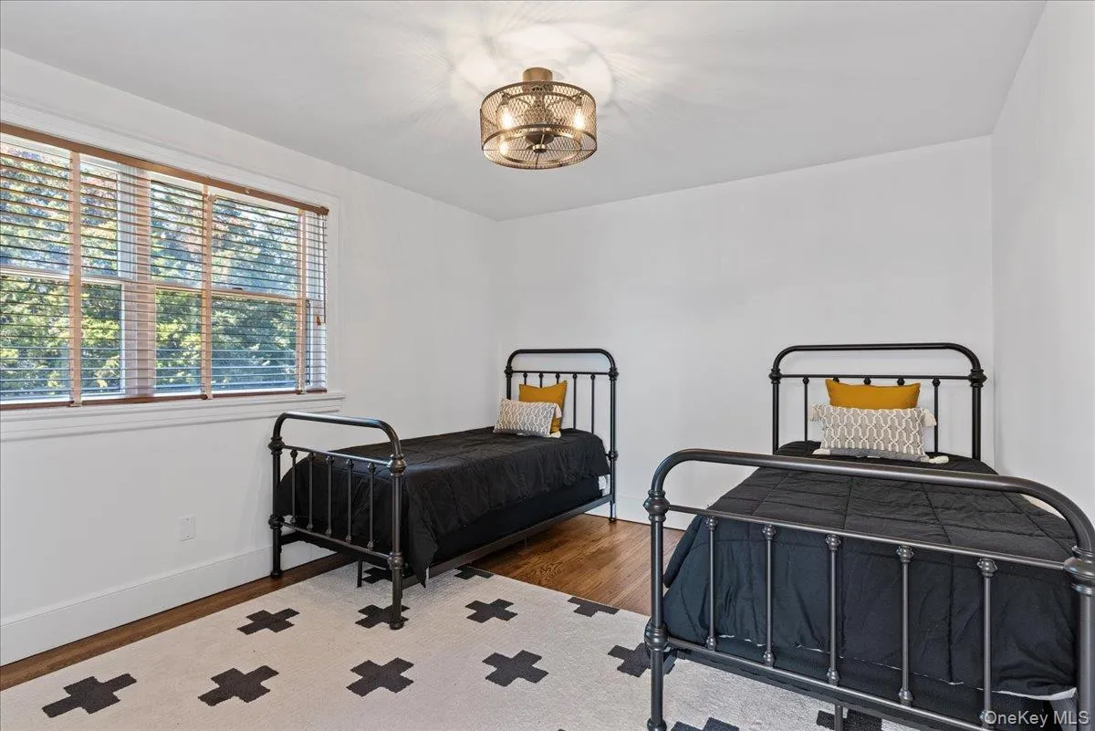 20 Alanson Lane, Southampton, NY, 6 Bedrooms Bedrooms, 10 Rooms Rooms,3 BathroomsBathrooms,Residential Lease,For Rent,Alanson,0,971585 20 Alanson Lane, Southampton, NY, 6 Bedrooms Bedrooms, 10 Rooms Rooms,3 BathroomsBathrooms,Residential Lease,For Rent,Alanson,0,971585