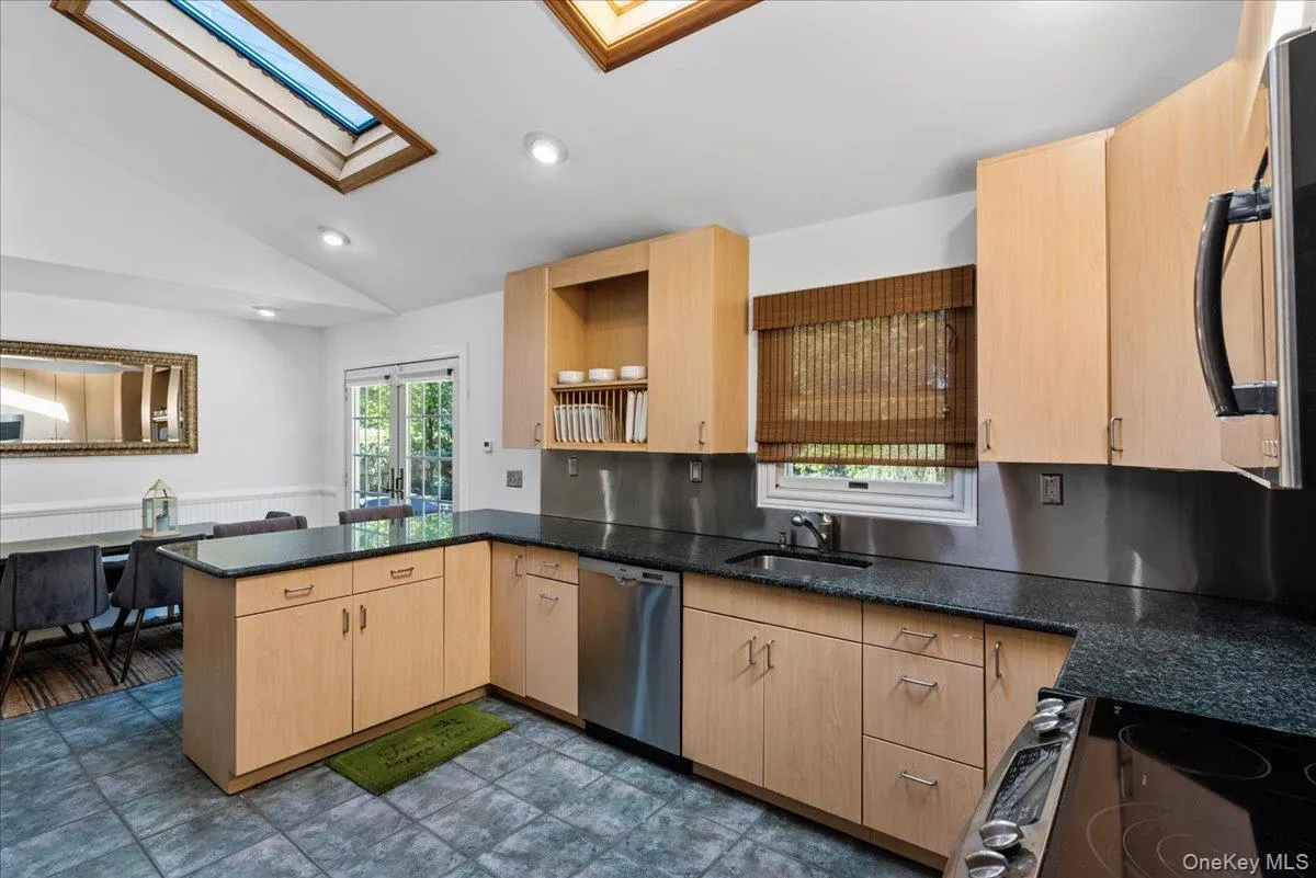 20 Alanson Lane, Southampton, NY, 6 Bedrooms Bedrooms, 10 Rooms Rooms,3 BathroomsBathrooms,Residential Lease,For Rent,Alanson,0,971585 20 Alanson Lane, Southampton, NY, 6 Bedrooms Bedrooms, 10 Rooms Rooms,3 BathroomsBathrooms,Residential Lease,For Rent,Alanson,0,971585