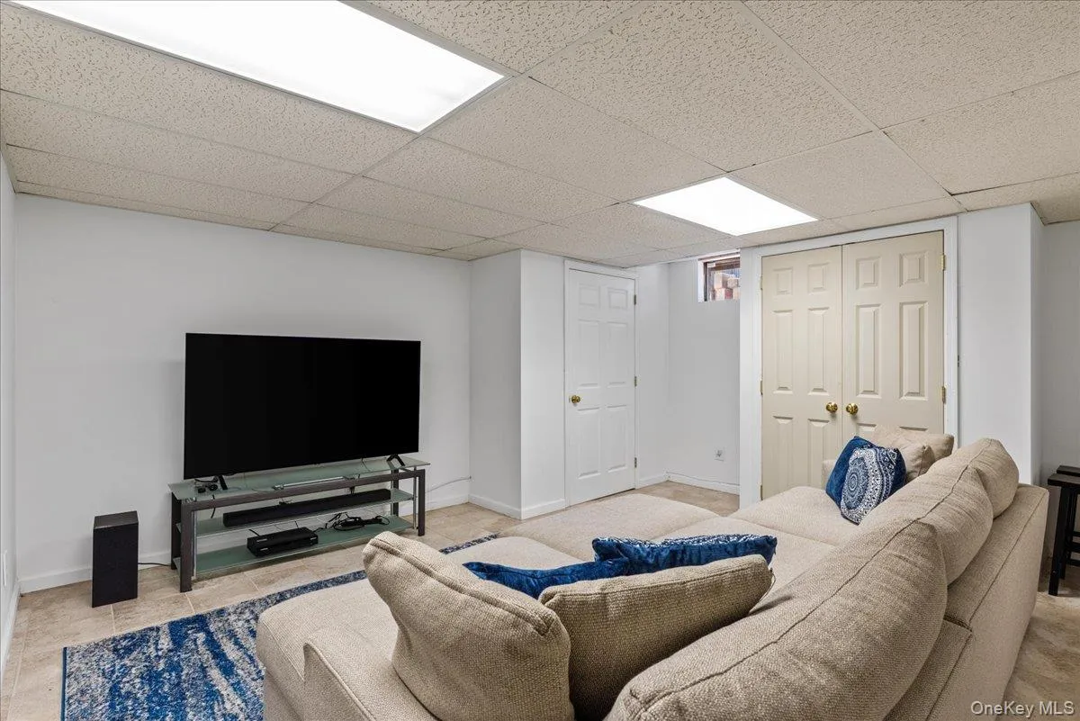 20 Alanson Lane, Southampton, NY, 6 Bedrooms Bedrooms, 10 Rooms Rooms,3 BathroomsBathrooms,Residential Lease,For Rent,Alanson,0,971585 20 Alanson Lane, Southampton, NY, 6 Bedrooms Bedrooms, 10 Rooms Rooms,3 BathroomsBathrooms,Residential Lease,For Rent,Alanson,0,971585