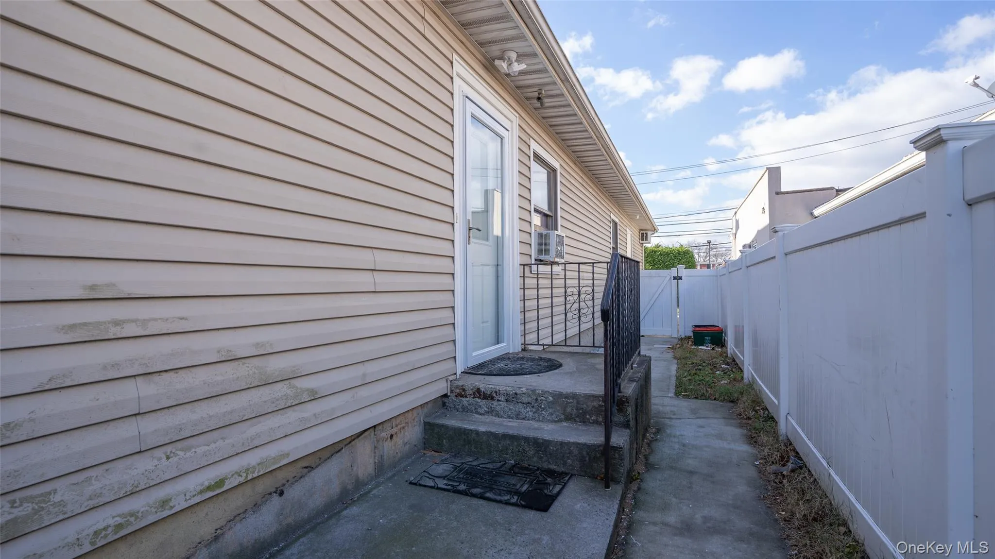 4001 Broadway, Hempstead, NY, 3 Bedrooms Bedrooms, 5 Rooms Rooms,1 BathroomBathrooms,Residential Lease,For Rent,Broadway,0,971588 4001 Broadway, Hempstead, NY, 3 Bedrooms Bedrooms, 5 Rooms Rooms,1 BathroomBathrooms,Residential Lease,For Rent,Broadway,0,971588