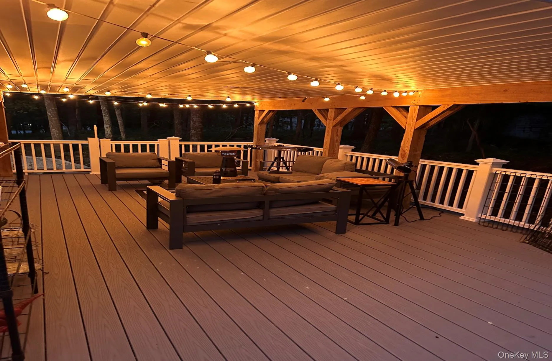 30 Squires Boulevard, Southampton, NY, 4 Bedrooms Bedrooms, 8 Rooms Rooms,3 BathroomsBathrooms,Residential Lease,For Rent,Squires,0,971589 30 Squires Boulevard, Southampton, NY, 4 Bedrooms Bedrooms, 8 Rooms Rooms,3 BathroomsBathrooms,Residential Lease,For Rent,Squires,0,971589