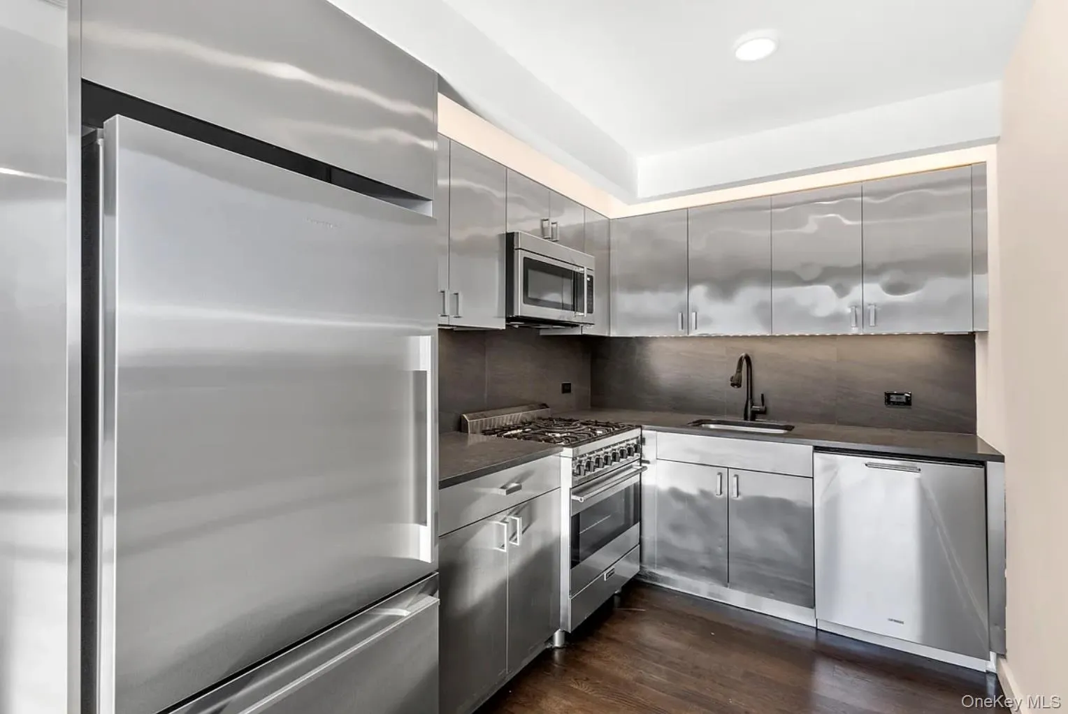 37-40 27th Street, New York, NY, 1 Bedroom Bedrooms, 3 Rooms Rooms,1 BathroomBathrooms,Residential Lease,For Rent,27th,0,971600 37-40 27th Street, New York, NY, 1 Bedroom Bedrooms, 3 Rooms Rooms,1 BathroomBathrooms,Residential Lease,For Rent,27th,0,971600