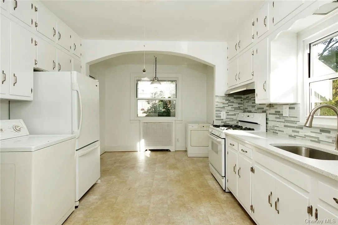 14 Oakridge Place, Eastchester, NY, 2 Bedrooms Bedrooms, 4 Rooms Rooms,1 BathroomBathrooms,Residential Lease,For Rent,Oakridge,0,971602 14 Oakridge Place, Eastchester, NY, 2 Bedrooms Bedrooms, 4 Rooms Rooms,1 BathroomBathrooms,Residential Lease,For Rent,Oakridge,0,971602