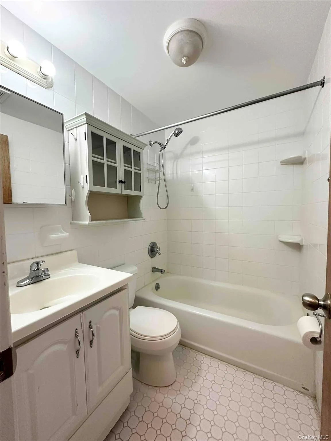 503 Hicksville Road, Oyster Bay, NY, 1 Bedroom Bedrooms, 3 Rooms Rooms,1 BathroomBathrooms,Residential Lease,For Rent,Hicksville,0,971622 503 Hicksville Road, Oyster Bay, NY, 1 Bedroom Bedrooms, 3 Rooms Rooms,1 BathroomBathrooms,Residential Lease,For Rent,Hicksville,0,971622