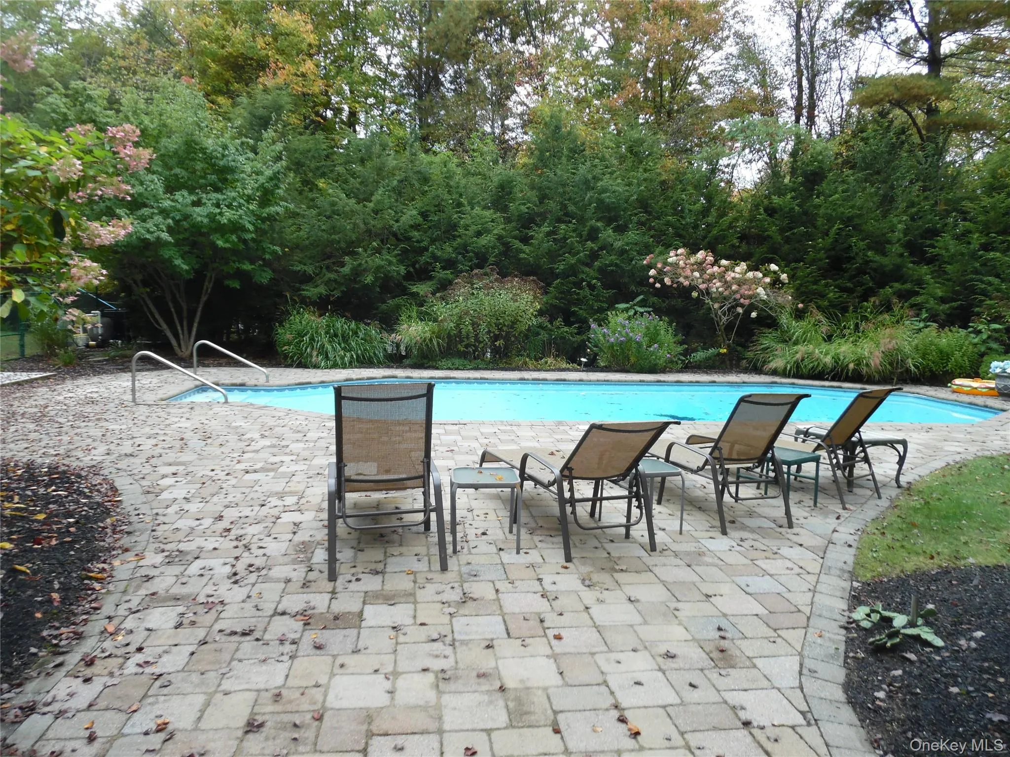 In-ground pool featuring integrated entry steps In-ground pool featuring integrated entry steps
