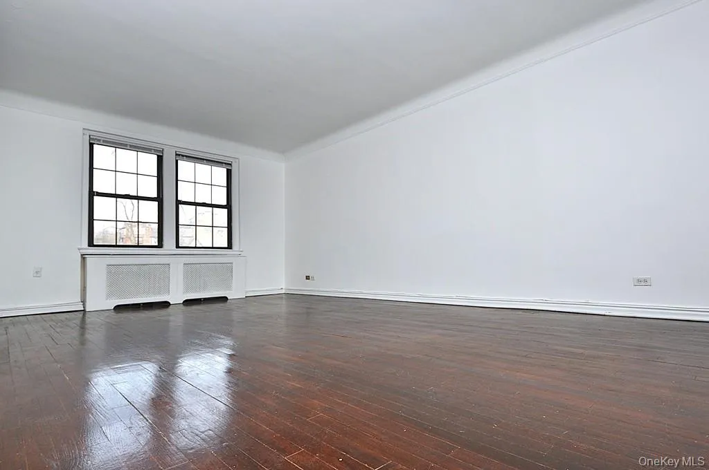 The large living room has hardwood floors, overlooks the manicured courtyard and opens to the dining room. The living room is approx. 19'-9" x 12'7". The large living room has hardwood floors, overlooks the manicured courtyard and opens to the dining room. The living room is approx. 19'-9" x 12'7".