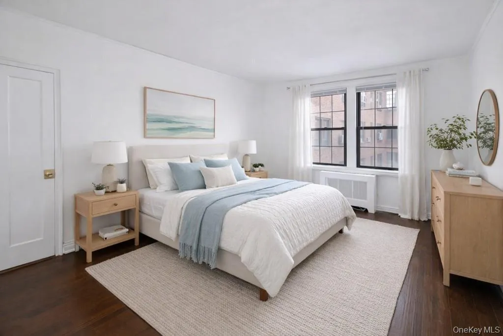 Photo visually staged. Bedroom overlooks the manicured courtyard and has hardwood floors. The bedroom is approx. 14'-10" x 10'-11". Photo visually staged. Bedroom overlooks the manicured courtyard and has hardwood floors. The bedroom is approx. 14'-10" x 10'-11".