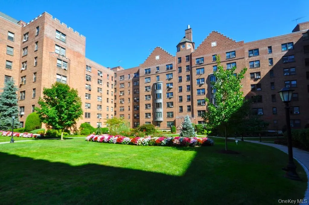 Scarsdale Manor has two manicured courtyard and all of your utilities (electric, gas, heat and hot water) are included Scarsdale Manor has two manicured courtyard and all of your utilities (electric, gas, heat and hot water) are included