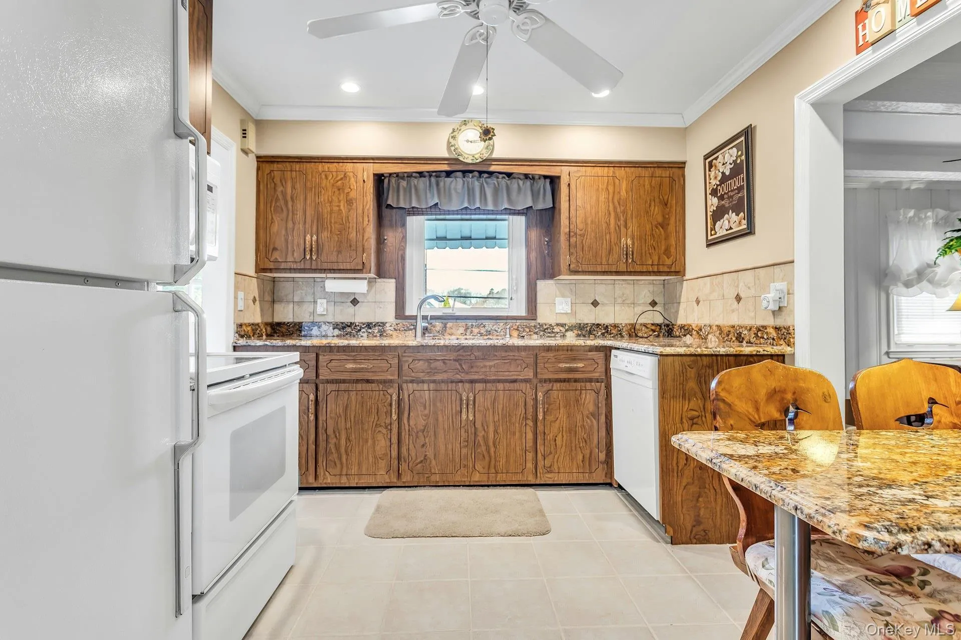 Eat in Kitchen Eat in Kitchen