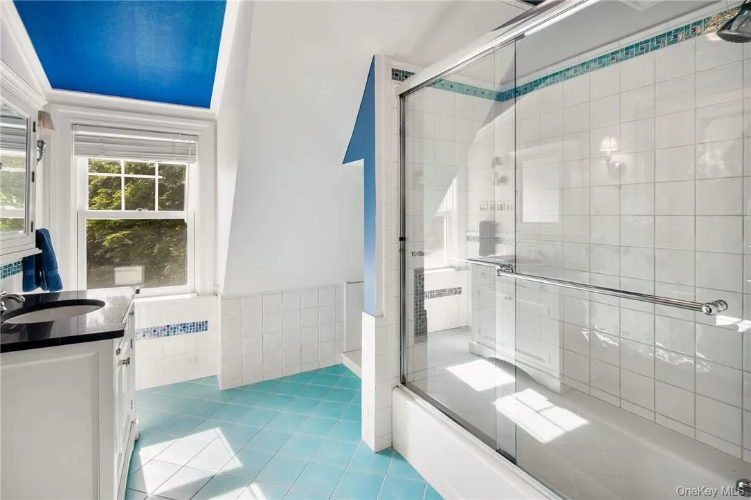 Full Bathtub and Shower Full Bathtub and Shower