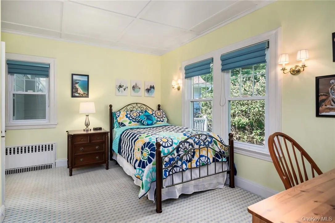 Bedroom w/ En-Suite Bathroom Bedroom w/ En-Suite Bathroom
