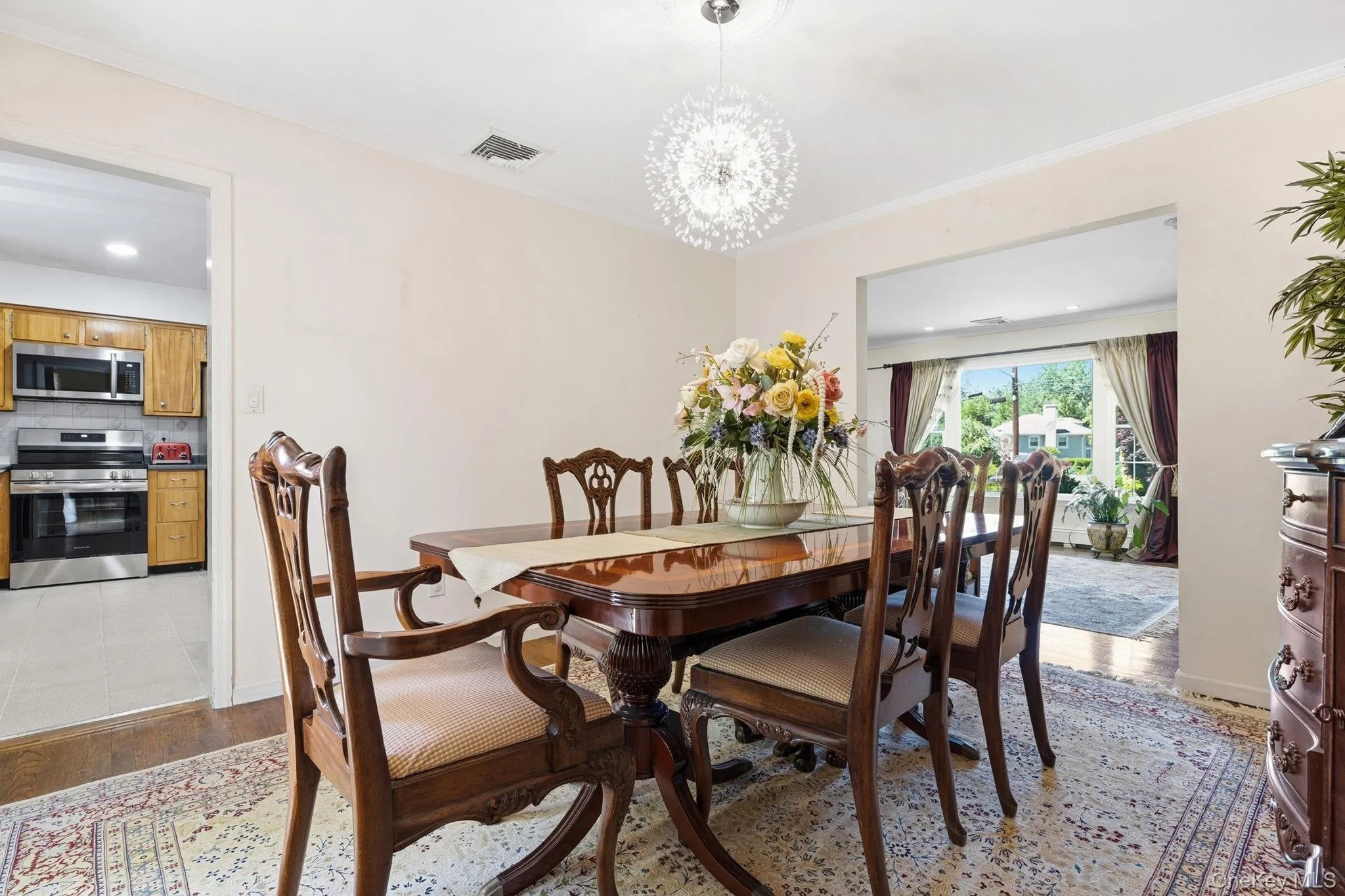 Open sightlines create an easy flow for entertaining and daily life. Open sightlines create an easy flow for entertaining and daily life.