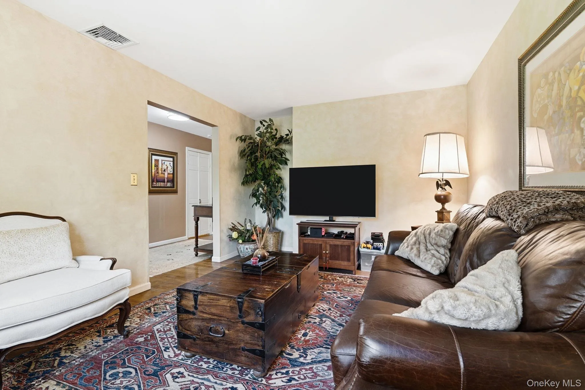 The ultimate flex space, office, media room, playroom, or creative retreat. The ultimate flex space, office, media room, playroom, or creative retreat.