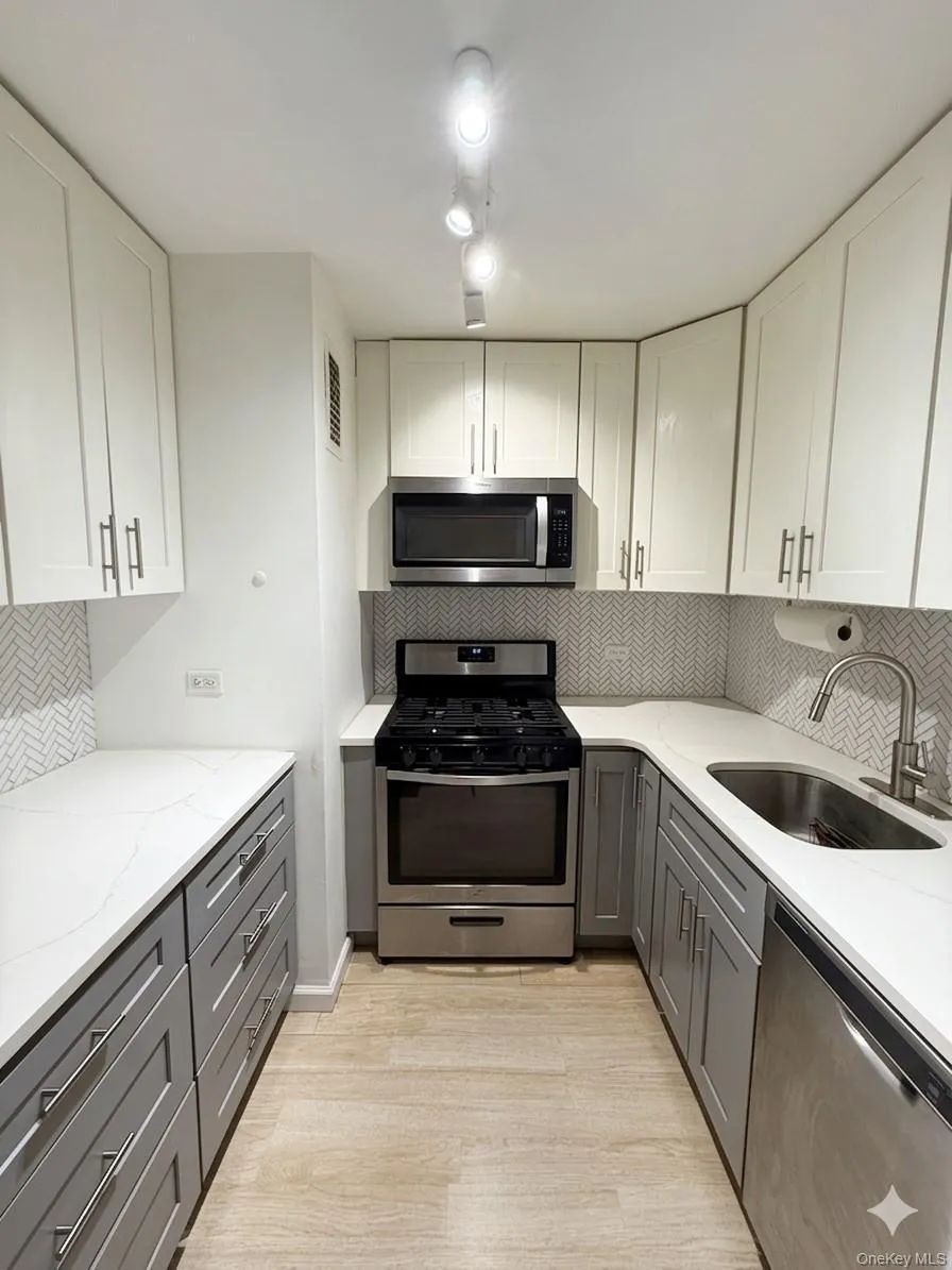 77 Fulton Street, New York, NY, 1 Bedroom Bedrooms, 3 Rooms Rooms,1 BathroomBathrooms,Residential,For Rent,Fulton,0,971764 77 Fulton Street, New York, NY, 1 Bedroom Bedrooms, 3 Rooms Rooms,1 BathroomBathrooms,Residential,For Rent,Fulton,0,971764