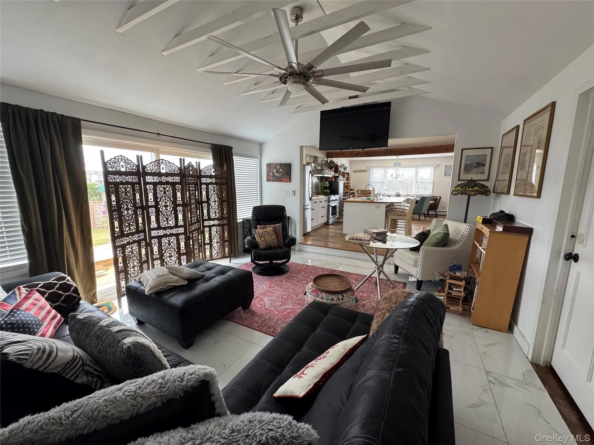 Exposed beam ciling with drop down TV 8'slinding doors Exposed beam ciling with drop down TV 8'slinding doors