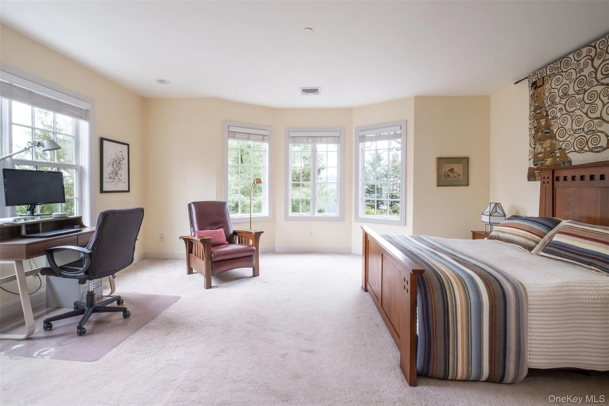 Another view of the primary with WFH option. Another view of the primary with WFH option.