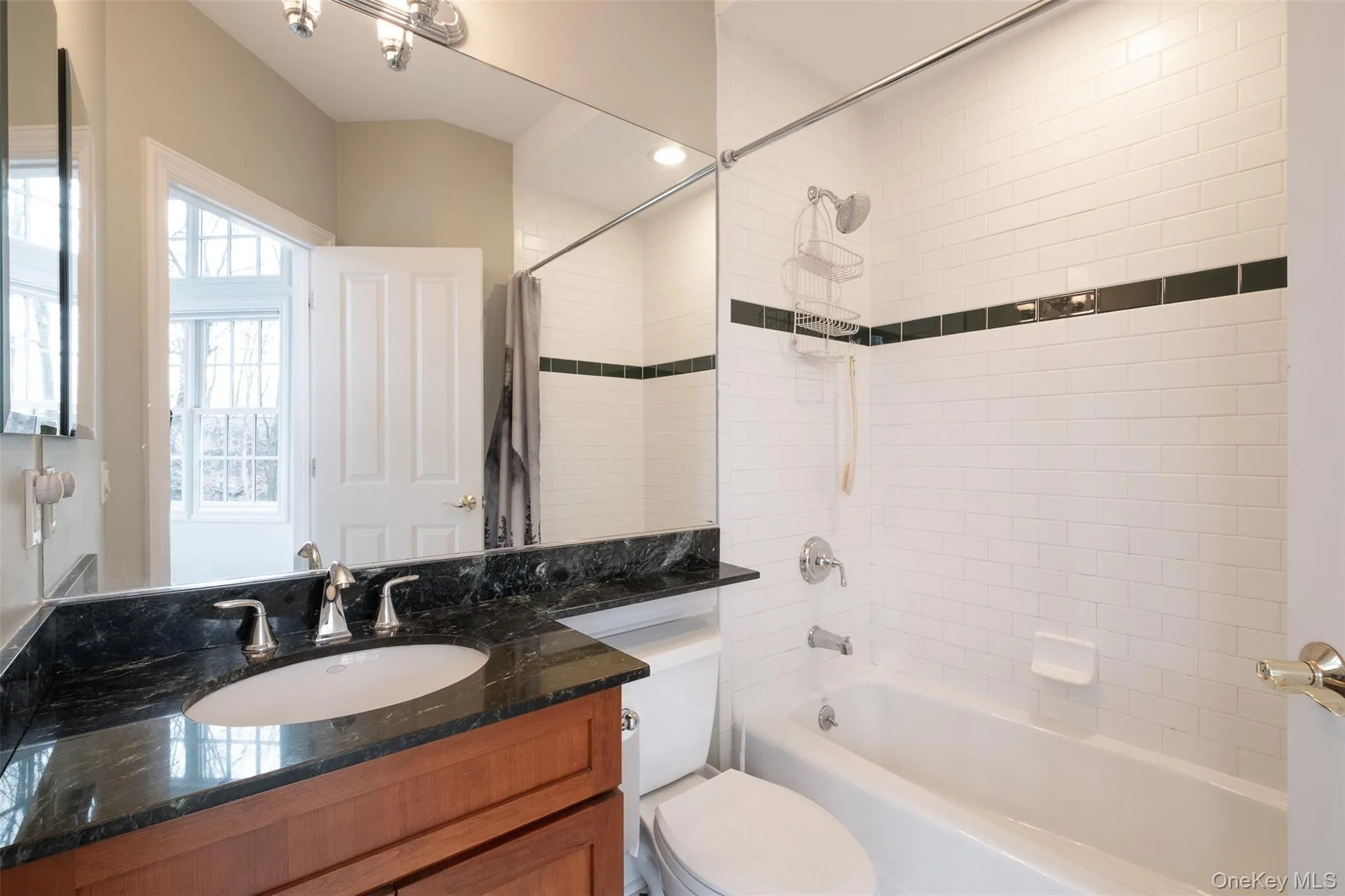 Double height bedroom- full bathroom with bathtub. Double height bedroom- full bathroom with bathtub.