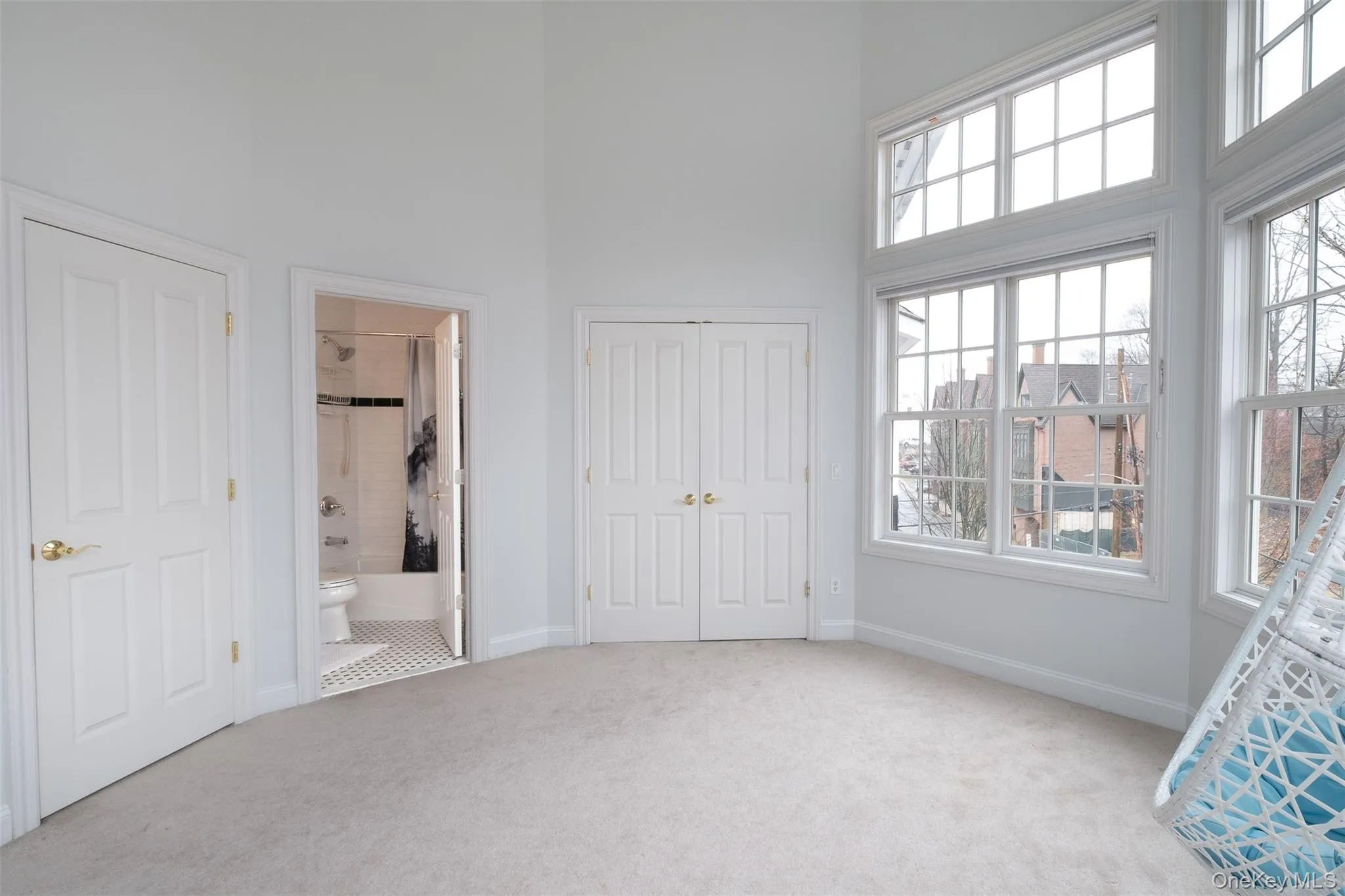 Double height bedroom with a full en suite bathroom and a walk-in closet. Double height bedroom with a full en suite bathroom and a walk-in closet.
