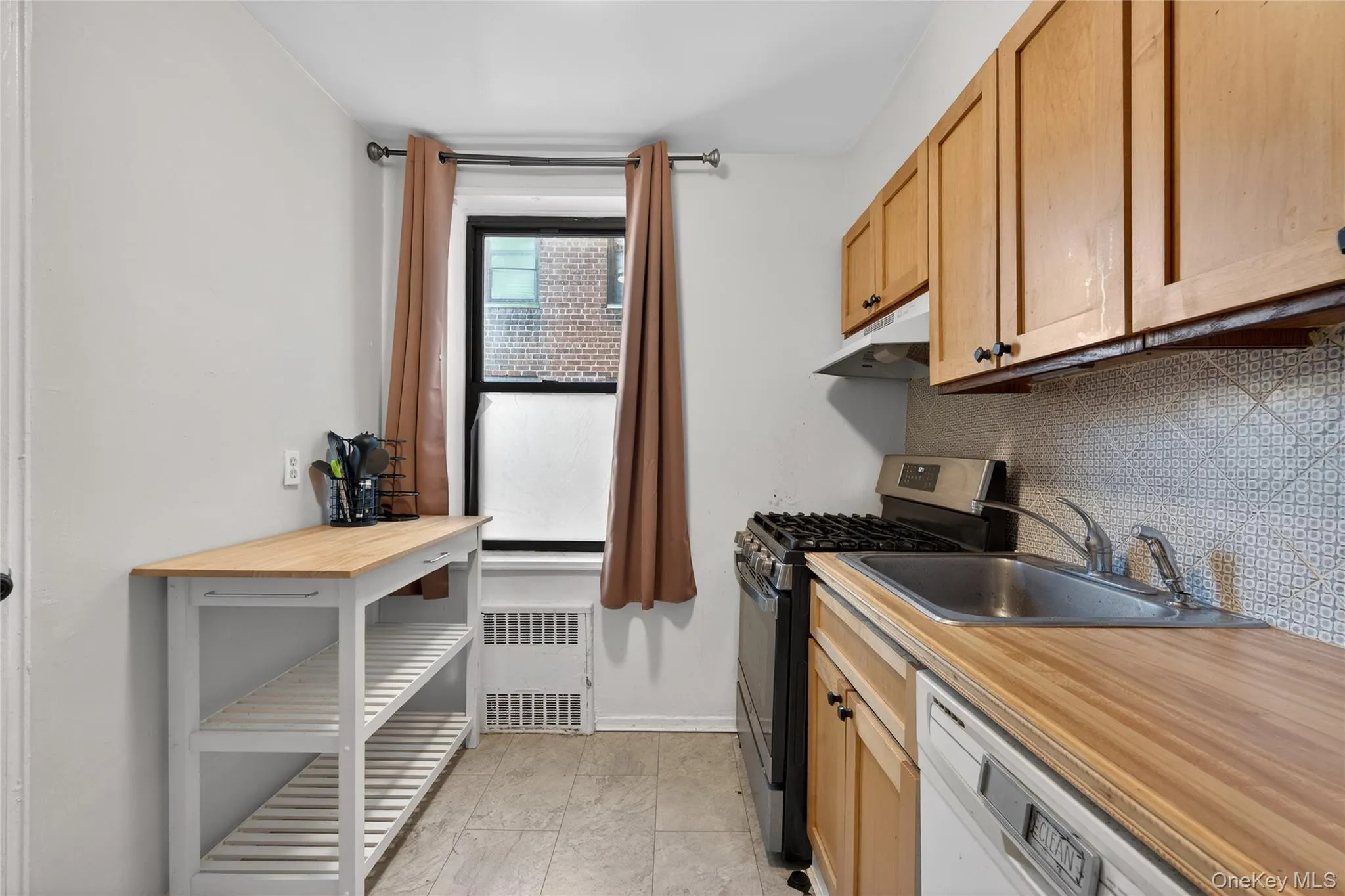 8385 116th Street, New York, NY, 2 Bedrooms Bedrooms, 5 Rooms Rooms,1 BathroomBathrooms,Residential Sale,For Rent,116th,0,971804 8385 116th Street, New York, NY, 2 Bedrooms Bedrooms, 5 Rooms Rooms,1 BathroomBathrooms,Residential Sale,For Rent,116th,0,971804