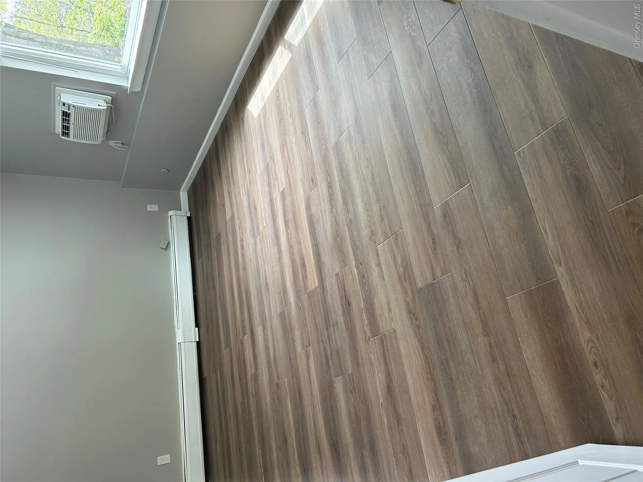 Large room with plenty of light! Newer ac unit! Large room with plenty of light! Newer ac unit!