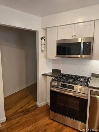222 Cleveland Avenue, North Hempstead, NY, 3 Bedrooms Bedrooms, 6 Rooms Rooms,1 BathroomBathrooms,Residential Lease,For Rent,Cleveland,0,971823 222 Cleveland Avenue, North Hempstead, NY, 3 Bedrooms Bedrooms, 6 Rooms Rooms,1 BathroomBathrooms,Residential Lease,For Rent,Cleveland,0,971823