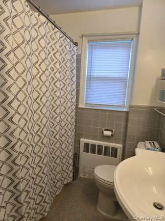 222 Cleveland Avenue, North Hempstead, NY, 3 Bedrooms Bedrooms, 6 Rooms Rooms,1 BathroomBathrooms,Residential Lease,For Rent,Cleveland,0,971823 222 Cleveland Avenue, North Hempstead, NY, 3 Bedrooms Bedrooms, 6 Rooms Rooms,1 BathroomBathrooms,Residential Lease,For Rent,Cleveland,0,971823