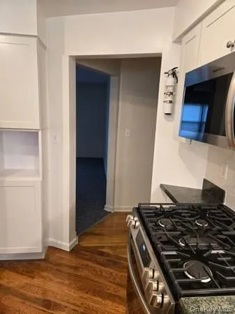 222 Cleveland Avenue, North Hempstead, NY, 3 Bedrooms Bedrooms, 6 Rooms Rooms,1 BathroomBathrooms,Residential Lease,For Rent,Cleveland,0,971823 222 Cleveland Avenue, North Hempstead, NY, 3 Bedrooms Bedrooms, 6 Rooms Rooms,1 BathroomBathrooms,Residential Lease,For Rent,Cleveland,0,971823