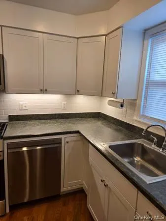 222 Cleveland Avenue, North Hempstead, NY, 3 Bedrooms Bedrooms, 6 Rooms Rooms,1 BathroomBathrooms,Residential Lease,For Rent,Cleveland,0,971823 222 Cleveland Avenue, North Hempstead, NY, 3 Bedrooms Bedrooms, 6 Rooms Rooms,1 BathroomBathrooms,Residential Lease,For Rent,Cleveland,0,971823
