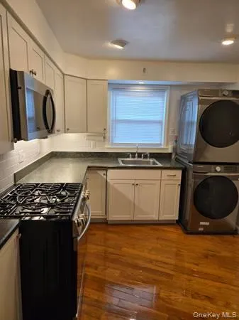 222 Cleveland Avenue, North Hempstead, NY, 3 Bedrooms Bedrooms, 6 Rooms Rooms,1 BathroomBathrooms,Residential Lease,For Rent,Cleveland,0,971823 222 Cleveland Avenue, North Hempstead, NY, 3 Bedrooms Bedrooms, 6 Rooms Rooms,1 BathroomBathrooms,Residential Lease,For Rent,Cleveland,0,971823