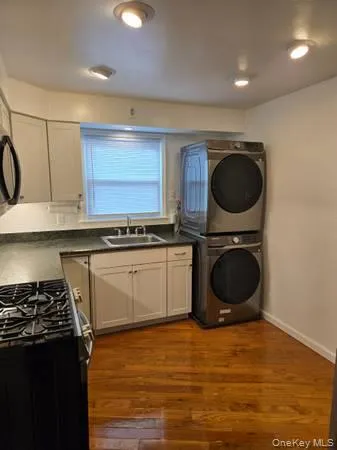 222 Cleveland Avenue, North Hempstead, NY, 3 Bedrooms Bedrooms, 6 Rooms Rooms,1 BathroomBathrooms,Residential Lease,For Rent,Cleveland,0,971823 222 Cleveland Avenue, North Hempstead, NY, 3 Bedrooms Bedrooms, 6 Rooms Rooms,1 BathroomBathrooms,Residential Lease,For Rent,Cleveland,0,971823