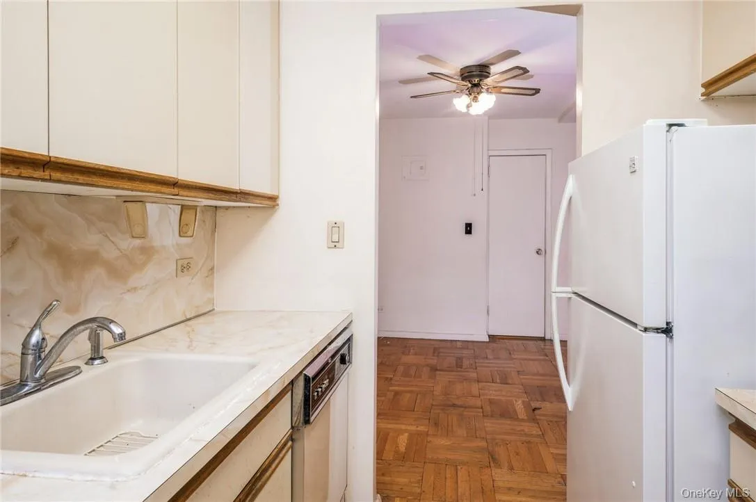6300 Riverdale Avenue, New York, NY, 1 Bedroom Bedrooms, 4 Rooms Rooms,1 BathroomBathrooms,Residential,For Rent,Riverdale,0,971858 6300 Riverdale Avenue, New York, NY, 1 Bedroom Bedrooms, 4 Rooms Rooms,1 BathroomBathrooms,Residential,For Rent,Riverdale,0,971858