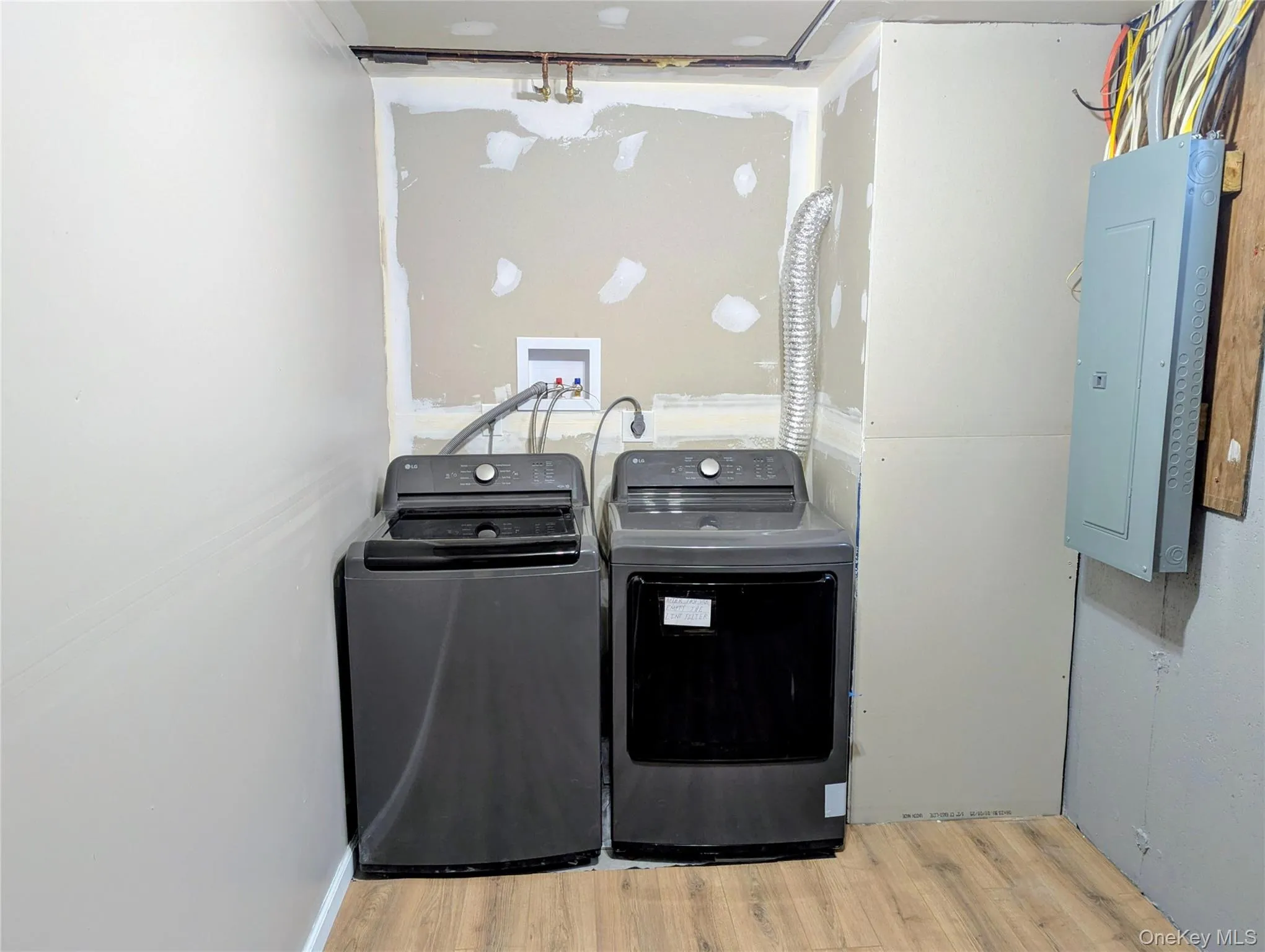 38 3rd Street, Brookhaven, NY, 1 Bedroom Bedrooms, 4 Rooms Rooms,1 BathroomBathrooms,Residential Lease,For Rent,3rd,0,971861 38 3rd Street, Brookhaven, NY, 1 Bedroom Bedrooms, 4 Rooms Rooms,1 BathroomBathrooms,Residential Lease,For Rent,3rd,0,971861