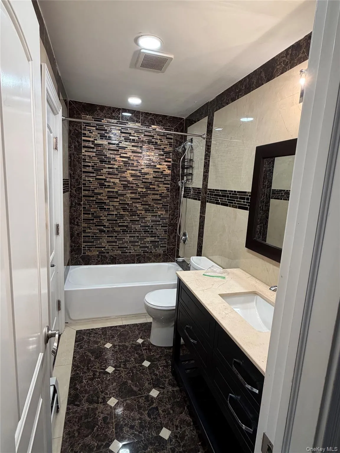 168 Robinwood Avenue, Hempstead, NY, 3 Bedrooms Bedrooms, 5 Rooms Rooms,1 BathroomBathrooms,Residential Lease,For Rent,Robinwood,0,971865 168 Robinwood Avenue, Hempstead, NY, 3 Bedrooms Bedrooms, 5 Rooms Rooms,1 BathroomBathrooms,Residential Lease,For Rent,Robinwood,0,971865