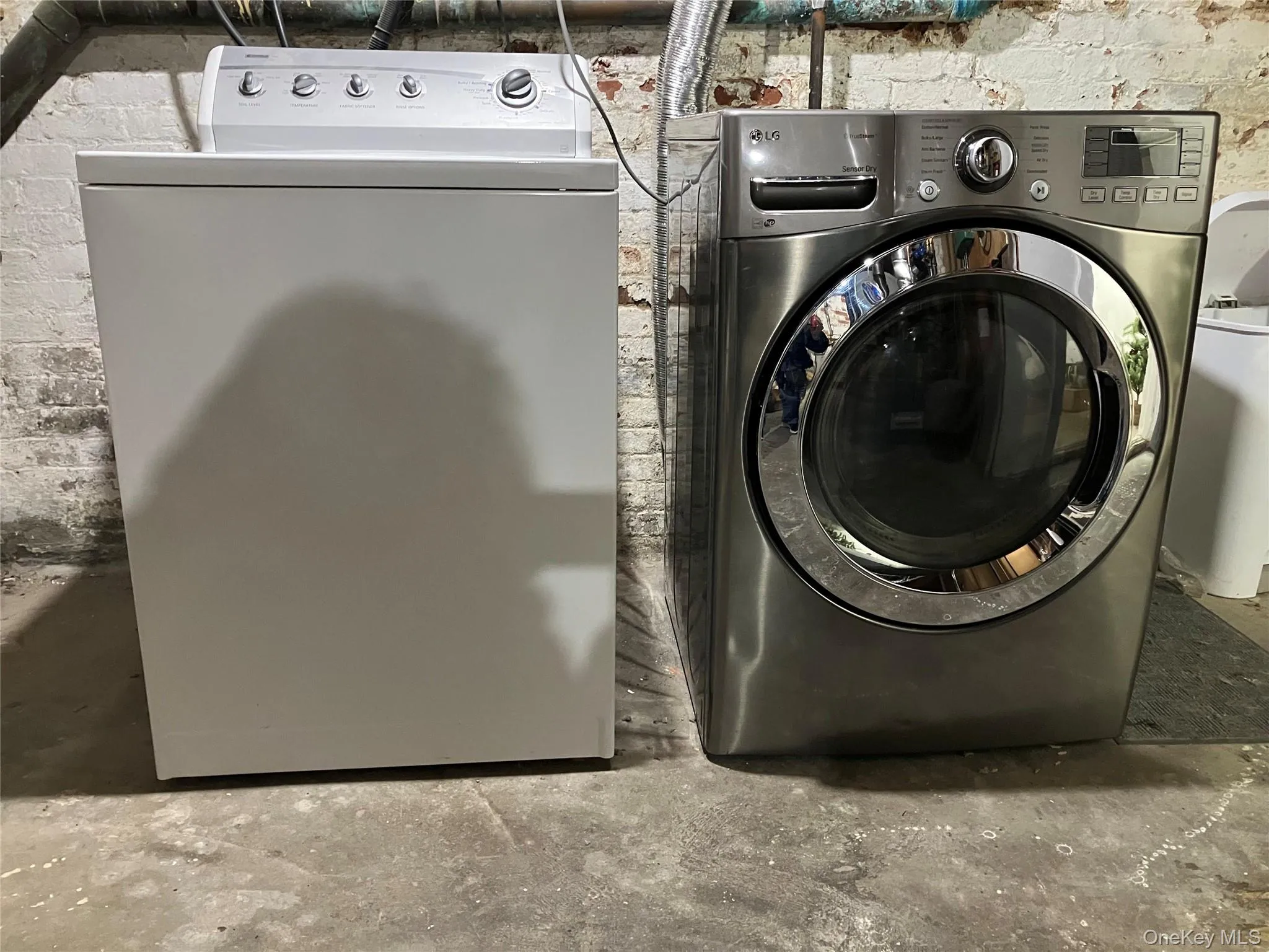 18 Park Avenue, Oyster Bay, NY, 3 Bedrooms Bedrooms, 5 Rooms Rooms,2 BathroomsBathrooms,Residential Lease,For Rent,Park,0,971867 18 Park Avenue, Oyster Bay, NY, 3 Bedrooms Bedrooms, 5 Rooms Rooms,2 BathroomsBathrooms,Residential Lease,For Rent,Park,0,971867