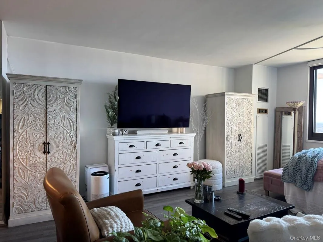 26910 Grand Central Parkway, New York, NY, 2 Rooms Rooms,1 BathroomBathrooms,Residential,For Rent,Grand Central,0,971882 26910 Grand Central Parkway, New York, NY, 2 Rooms Rooms,1 BathroomBathrooms,Residential,For Rent,Grand Central,0,971882