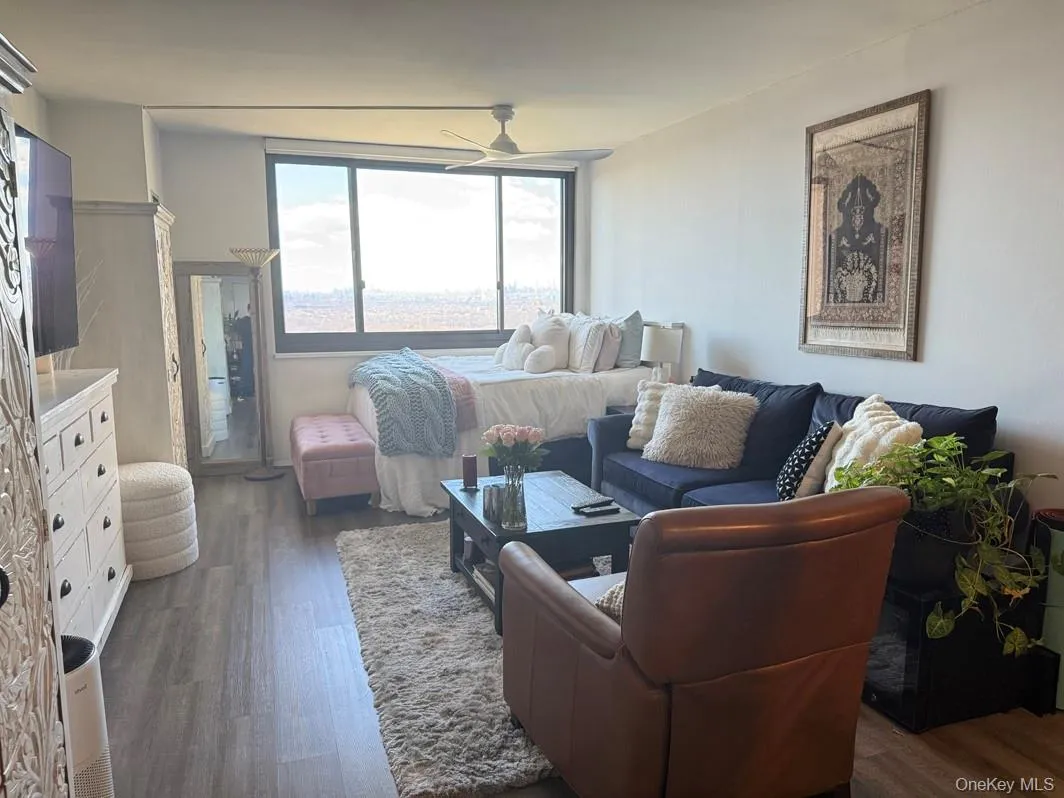26910 Grand Central Parkway, New York, NY, 2 Rooms Rooms,1 BathroomBathrooms,Residential,For Rent,Grand Central,0,971882 26910 Grand Central Parkway, New York, NY, 2 Rooms Rooms,1 BathroomBathrooms,Residential,For Rent,Grand Central,0,971882