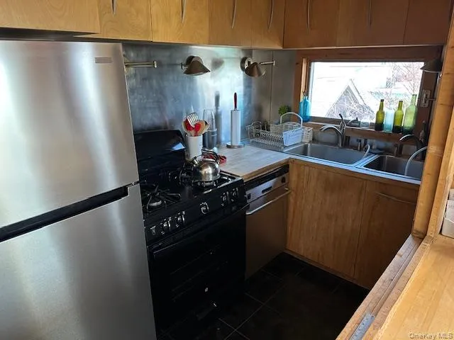 154 Doctors Walk, Brookhaven, NY, 7 Bedrooms Bedrooms, 10 Rooms Rooms,6 BathroomsBathrooms,Residential,For Rent,Doctors,0,971902 154 Doctors Walk, Brookhaven, NY, 7 Bedrooms Bedrooms, 10 Rooms Rooms,6 BathroomsBathrooms,Residential,For Rent,Doctors,0,971902