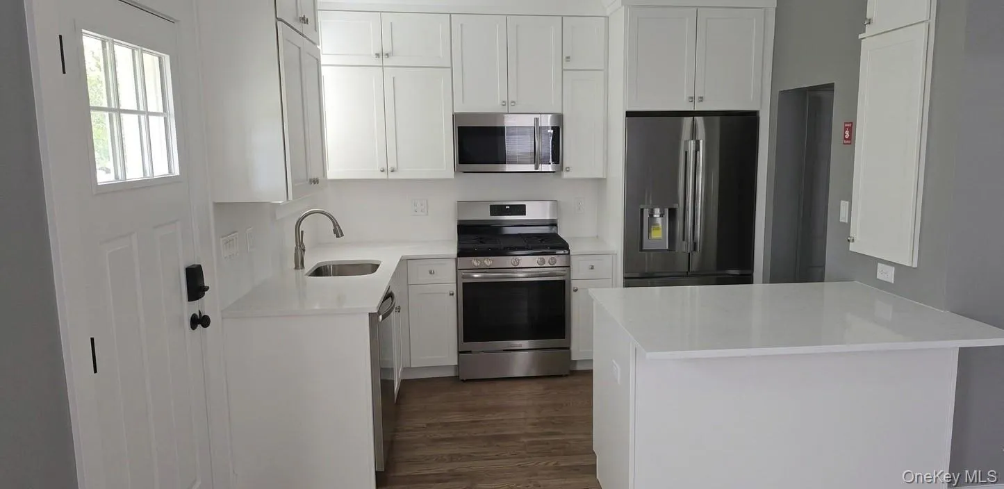 63 Broad Street, Middletown, NY, 3 Bedrooms Bedrooms, 6 Rooms Rooms,1 BathroomBathrooms,Residential Lease,For Rent,Broad,0,971927 63 Broad Street, Middletown, NY, 3 Bedrooms Bedrooms, 6 Rooms Rooms,1 BathroomBathrooms,Residential Lease,For Rent,Broad,0,971927