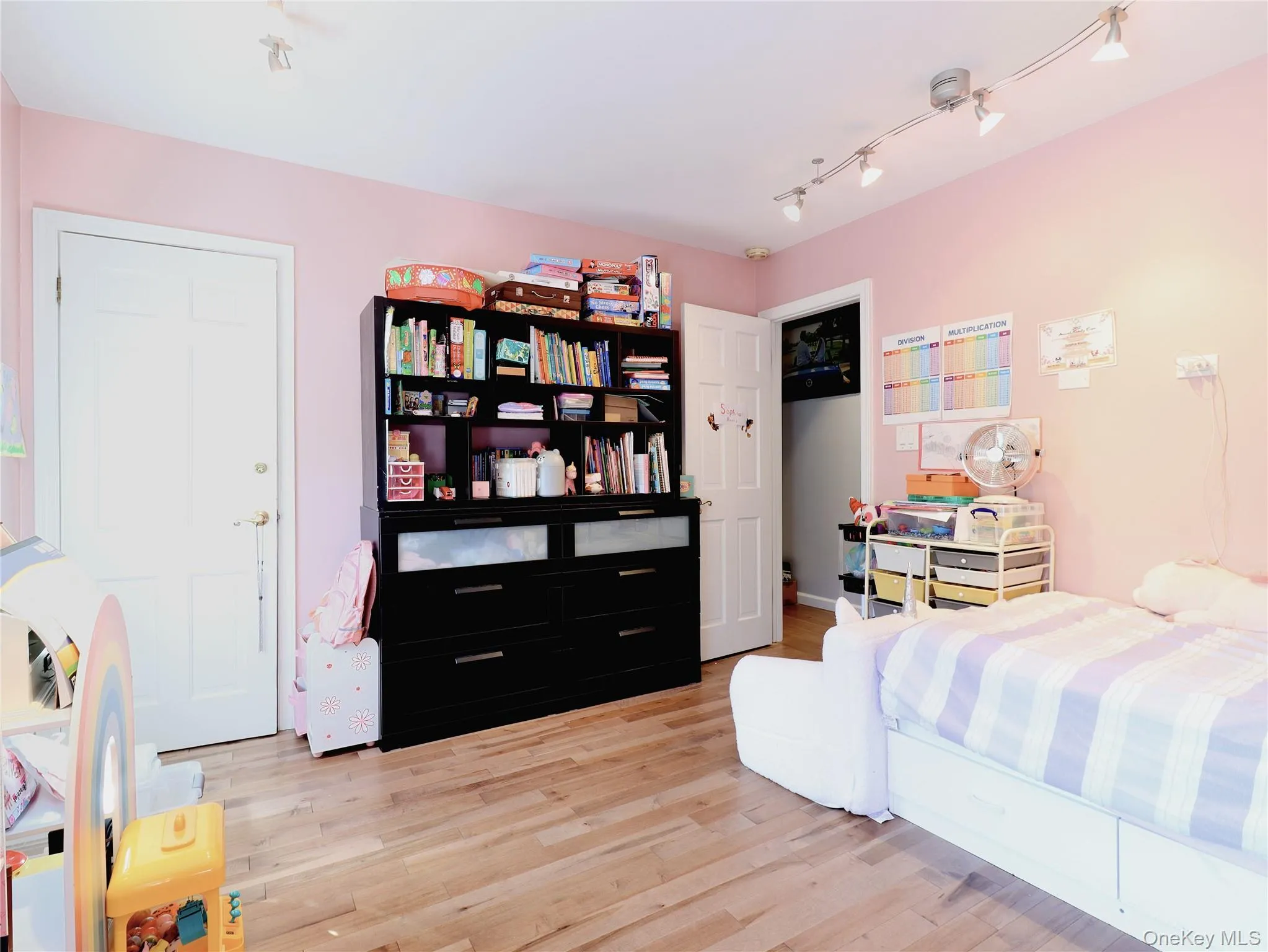6 Morris Lane, North Hempstead, NY, 3 Bedrooms Bedrooms, 8 Rooms Rooms,1 BathroomBathrooms,Residential Sale,For Rent,Morris,0,971944 6 Morris Lane, North Hempstead, NY, 3 Bedrooms Bedrooms, 8 Rooms Rooms,1 BathroomBathrooms,Residential Sale,For Rent,Morris,0,971944