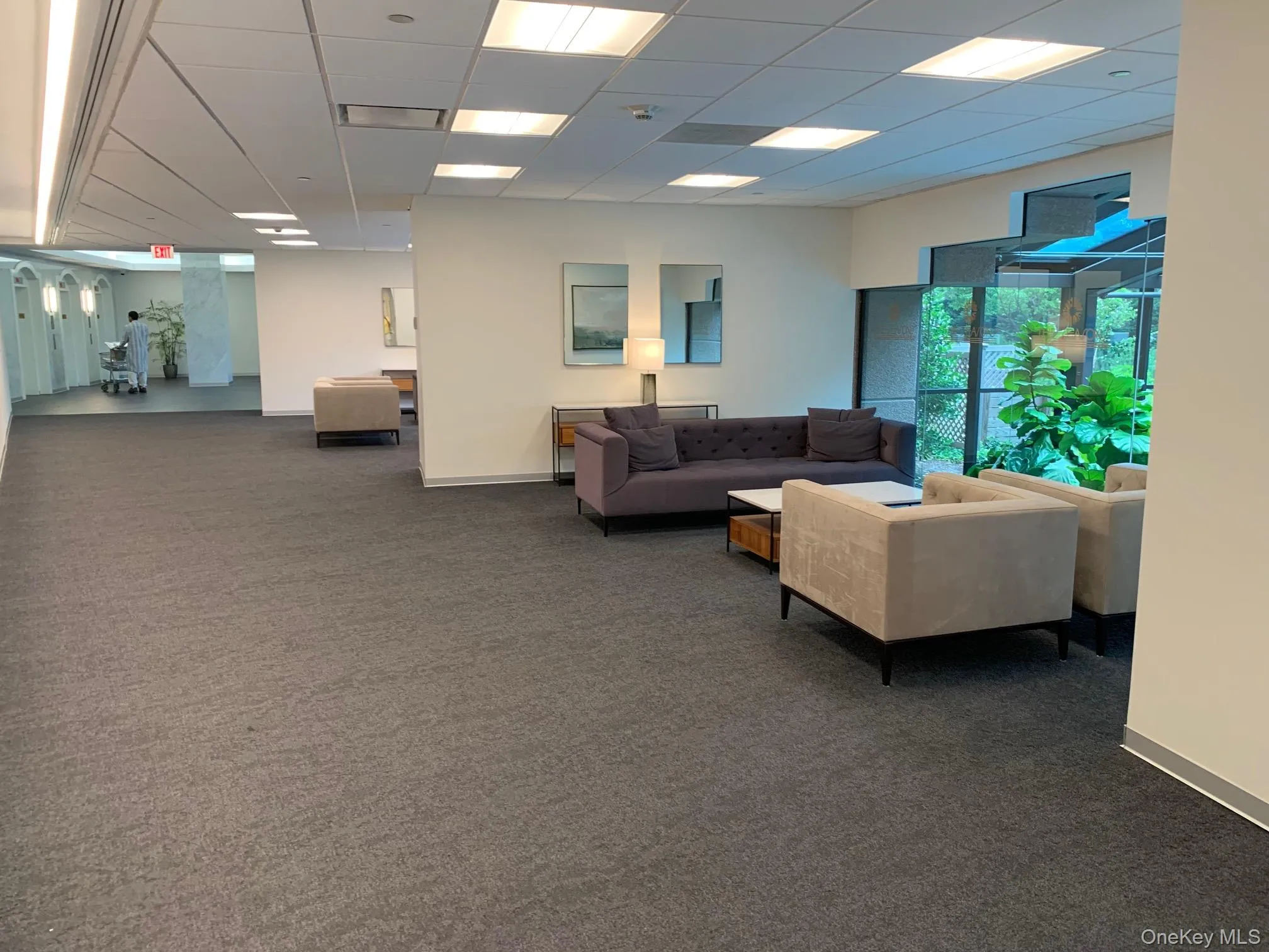 Your visitors can relax and wait for you in the lounge off the lobby Your visitors can relax and wait for you in the lounge off the lobby