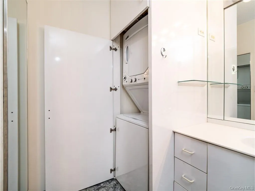 Convenient laundry in the unit Convenient laundry in the unit