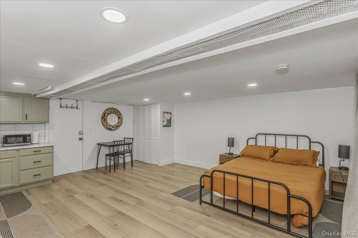 8904 Avenue J, New York, NY, 2 Rooms Rooms,1 BathroomBathrooms,Residential Lease,For Rent,Avenue J,0,972036 8904 Avenue J, New York, NY, 2 Rooms Rooms,1 BathroomBathrooms,Residential Lease,For Rent,Avenue J,0,972036