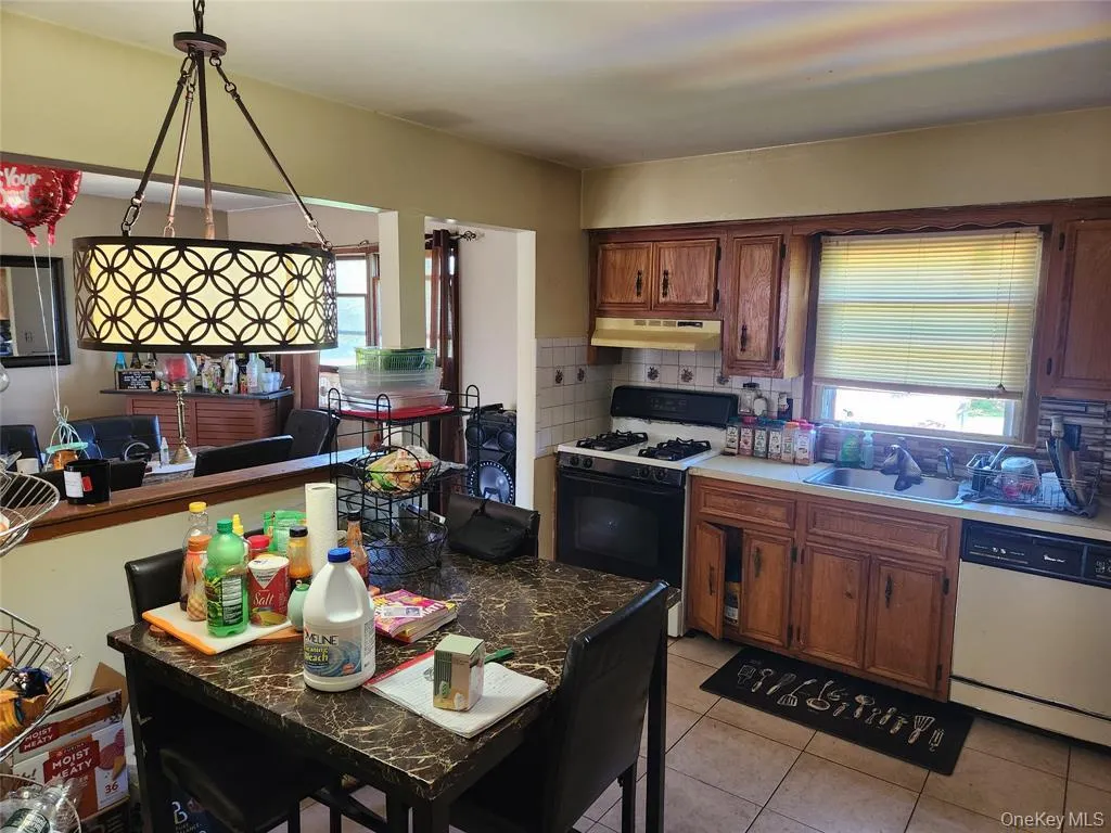 35 Mulford Place, Hempstead, NY, 6 Bedrooms Bedrooms, 11 Rooms Rooms,2 BathroomsBathrooms,Residential Sale,For Rent,Mulford,0,972071 35 Mulford Place, Hempstead, NY, 6 Bedrooms Bedrooms, 11 Rooms Rooms,2 BathroomsBathrooms,Residential Sale,For Rent,Mulford,0,972071