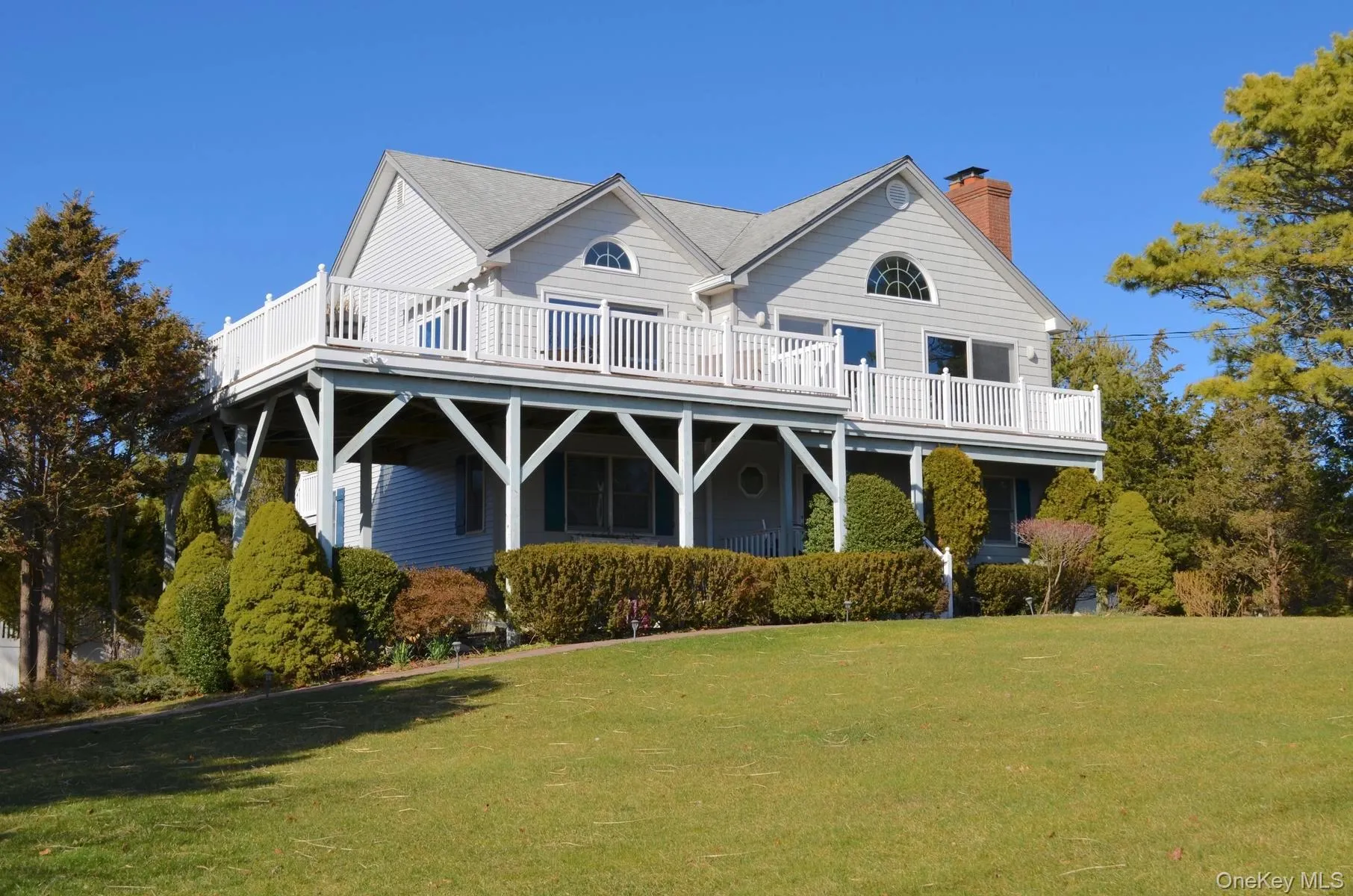 16 Grant Blvd, Southampton, New York 11946