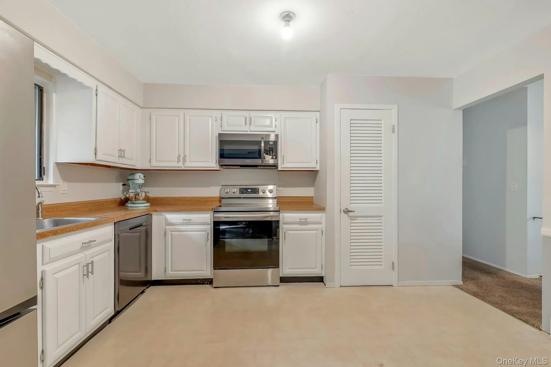 Eat-In Kitchen Eat-In Kitchen